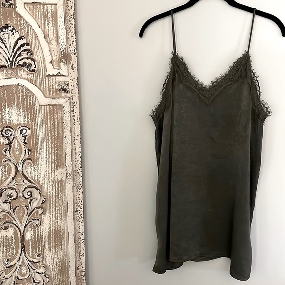 NWOT • GREEN “L LOVE” LACE TRIM TANK TOP - Picture 1 of 4